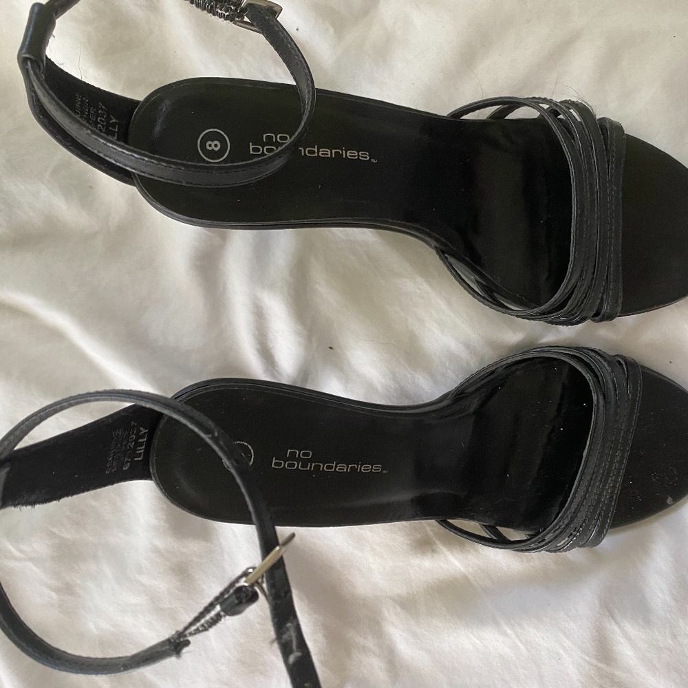 Black strappy kitten heels sandal size 8
